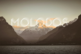 Molodos Light: Elegant Sans Serif for Modern Design